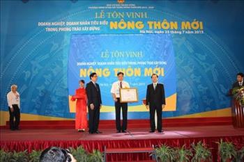 Đồng chí Nguyễn Quang Thắng – Chủ tịch HĐQT Công ty cổ phần thủy điện Thác Bà đã vinh dự được tôn vinh doanh nhân tiêu biểu đóng góp vào phong trào xây dựng nông thôn mới giai đoạn 2010-2015.